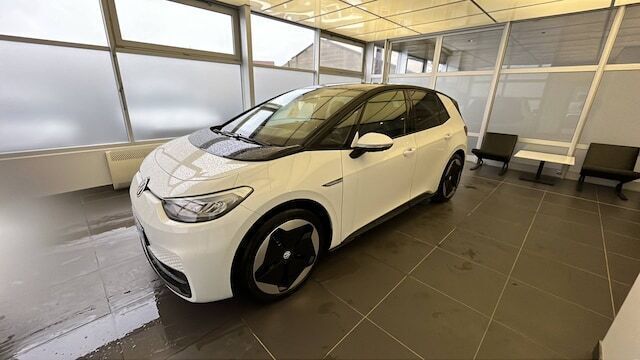 Blanc glacier Utilisé 2023 VW ID.3 Active Citadine | 37 500 € - Image 1/2