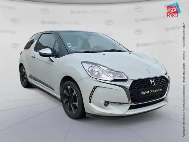 Blanc nacré (n) toit noir onyx Utilisé 2019 DS Automobiles DS3 Connected Chic Berline | 10 999 € (Bon prix) - Image 1/4