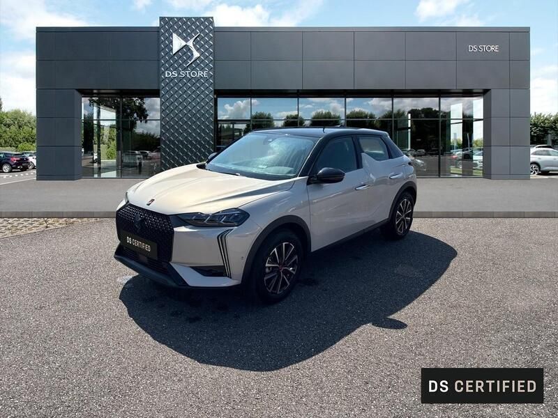 Blanc Nouvelle 2025 DS Automobiles DS3 Crossback E-Tense Performance SUV | 38 990 € - Image 1/4