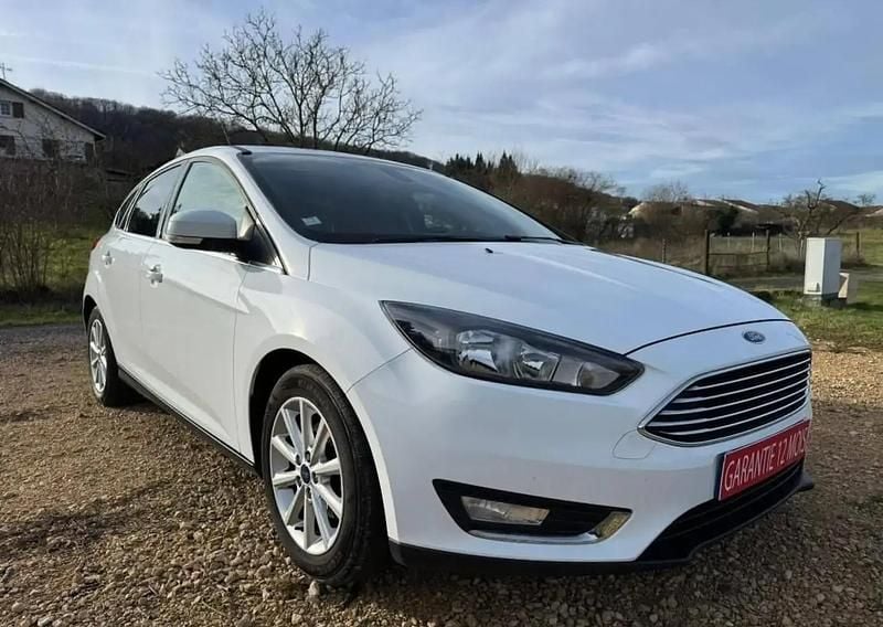 Blanc Occasion 2017 Ford Focus Titanium Berline | 9 990 € - Image 1/4