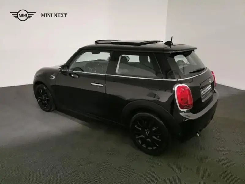 Image 2/4