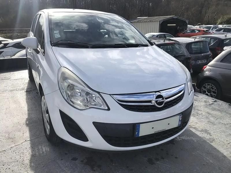 Blanc Occasion 2011 Opel Corsa Color Edition Berline | 5 590 € (Prix juste) - Image 1/4