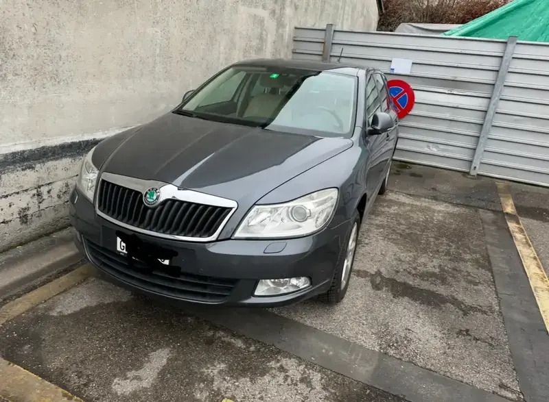 Gris Utilisé 2011 Skoda Octavia Elegance Break | 8 900 € - Image 1/4