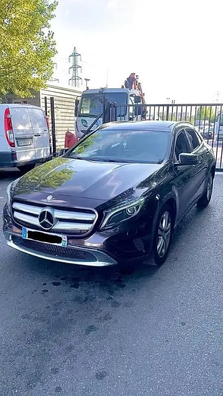 Brun Utilisé 2015 Mercedes GLA200 SUV | 8 500 € (Prix juste) - Image 1/4