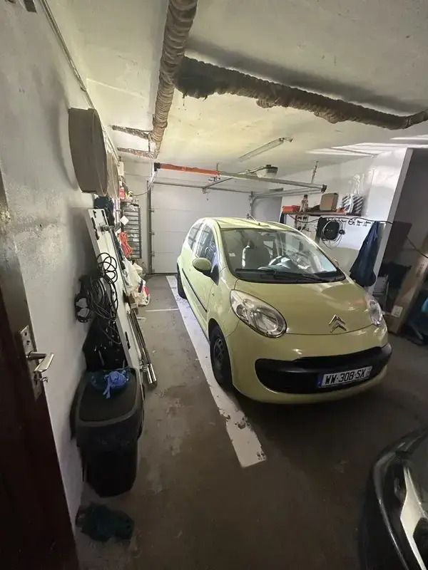 Image 2/4