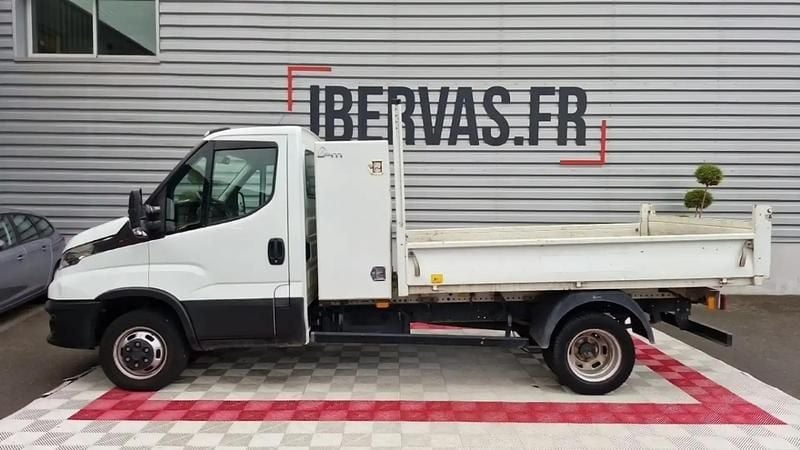 Blanc Occasion 2021 Iveco Daily Van | 32 999 € - Image 1/4