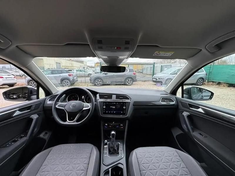 Gris Utilisé 2023 VW Tiguan Life SUV | 27 400 € - Image 1/4