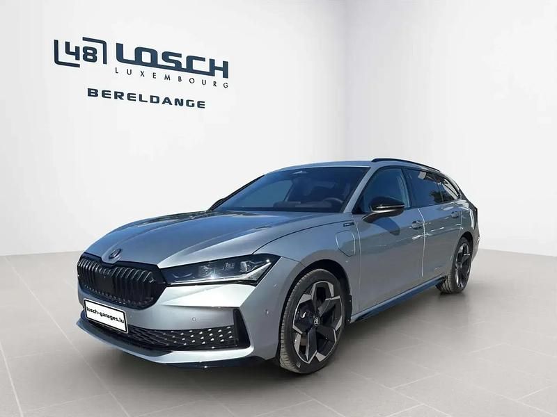 Argent Utilisé 2025 Skoda Superb SportLine Break | 52 297 € - Image 1/4