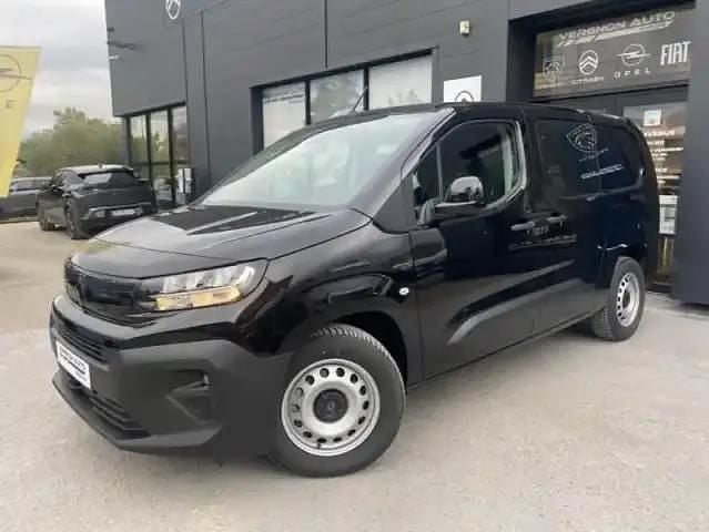 Noir Nouvelle 2025 Peugeot Partner S Monospace | 31 988 € - Image 1/4