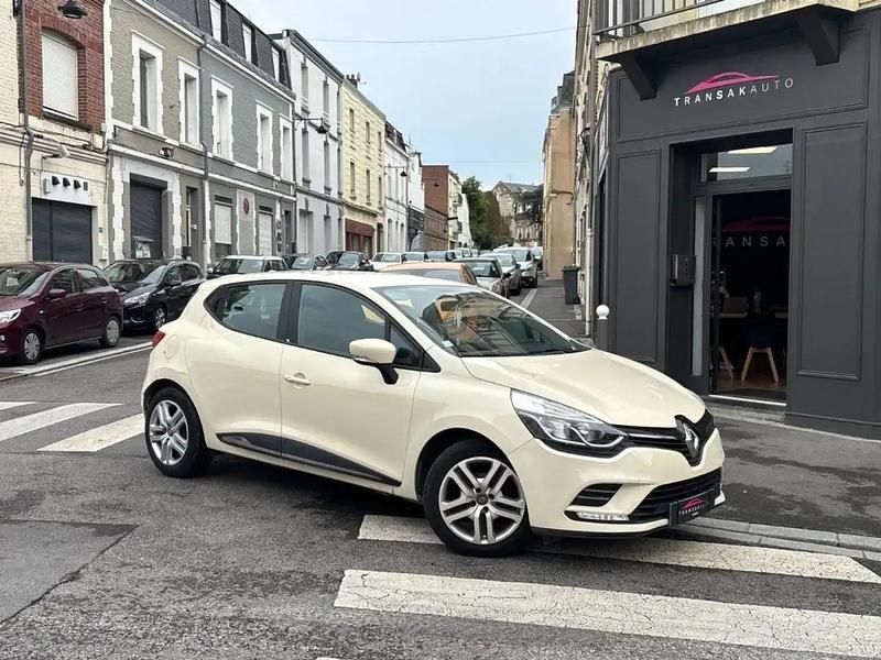Beige Utilisé 2017 Renault Clio IV Zen Berline | 7 990 € (Prix juste) - Image 1/4