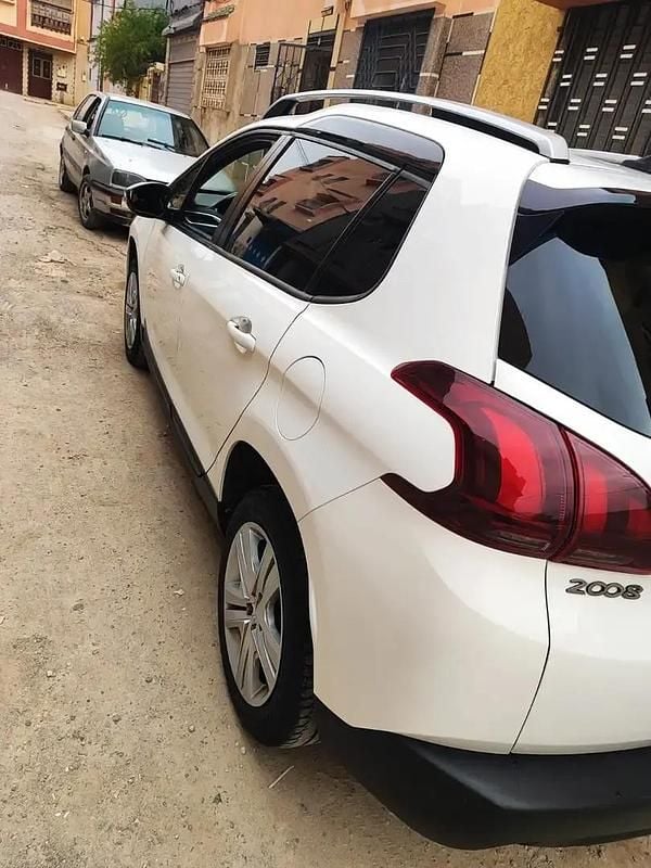 Occasion 2017 Peugeot 2008 S SUV | 4 800 € (Super prix) - Image 1/4