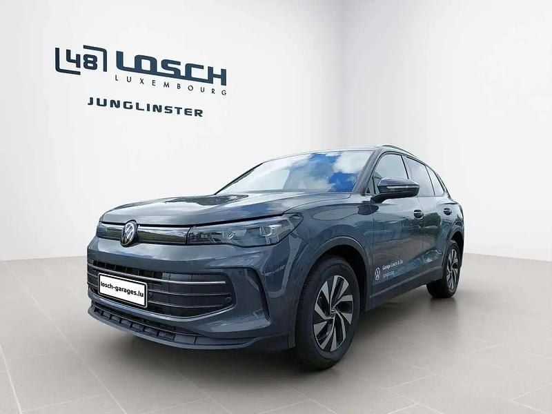 Gris Utilisé 2025 VW Tiguan Life SUV | 42 666 € (Prix juste) - Image 1/4