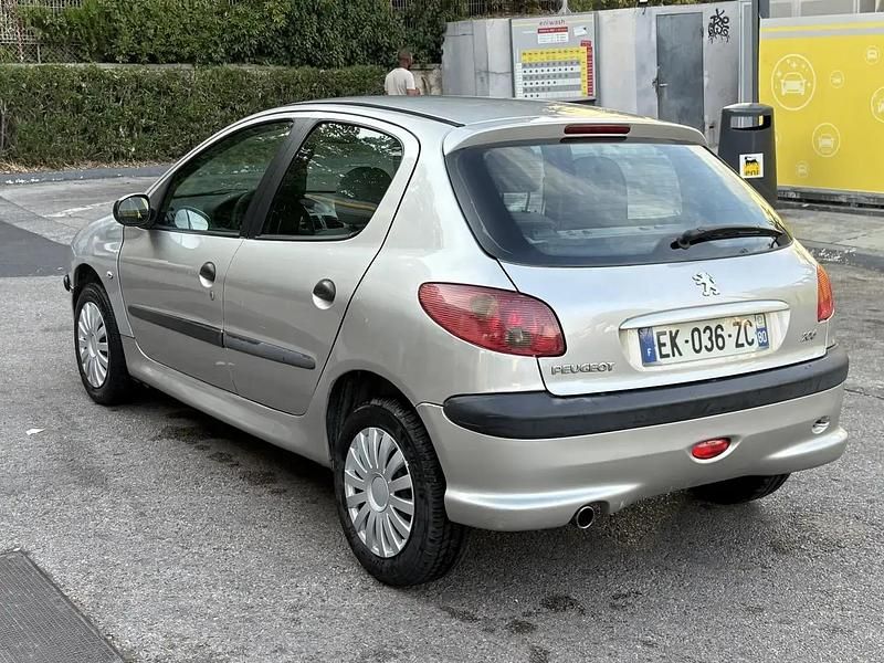 Image 2/4