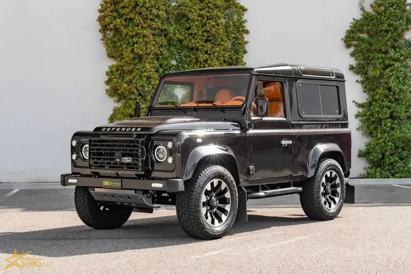 Brun Utilisé 2010 Land Rover Defender SE SUV | 124 900 € - Image 1/4