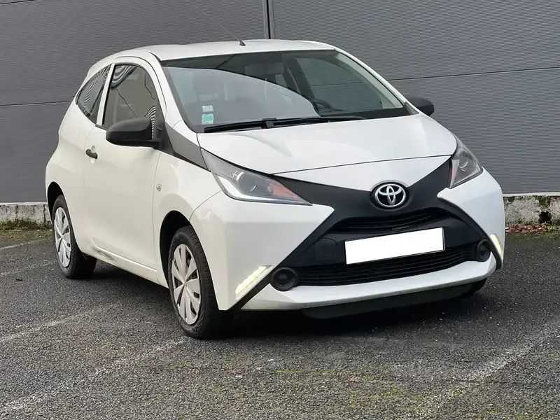 Blanc Utilisé 2016 Toyota Aygo Citadine | 3 990 € - Image 1/4
