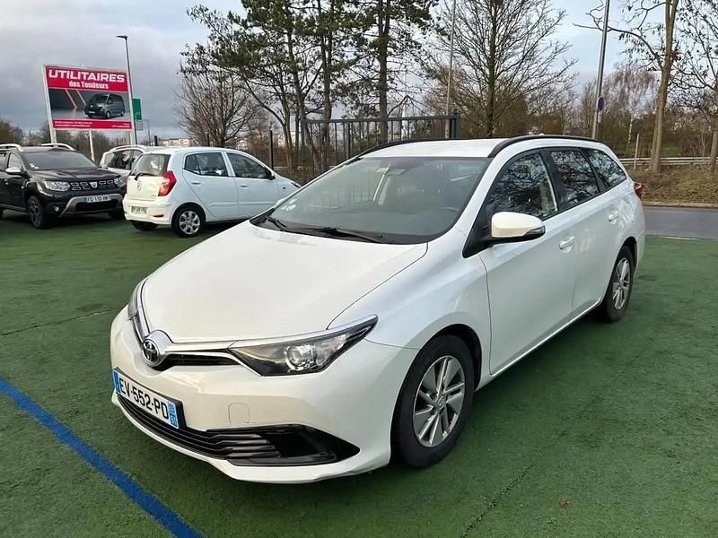 Blanc Occasion 2018 Toyota Auris Touring Sports Break | 7 990 € - Image 1/4