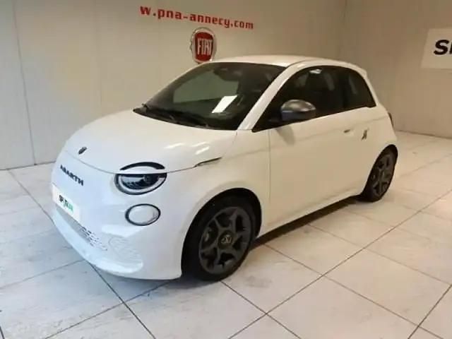 Blanc Occasion 2025 Abarth 500e Citadine | 28 990 € (Prix juste) - Image 1/4