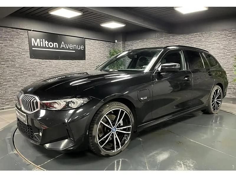Noir Utilisé 2022 BMW 320e M Sport Break | 32 990 € (Prix juste) - Image 1/4
