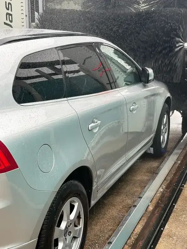 Utilisé 2013 Volvo XC60 Momentum SUV | 8 300 € (Prix juste) - Image 1/4