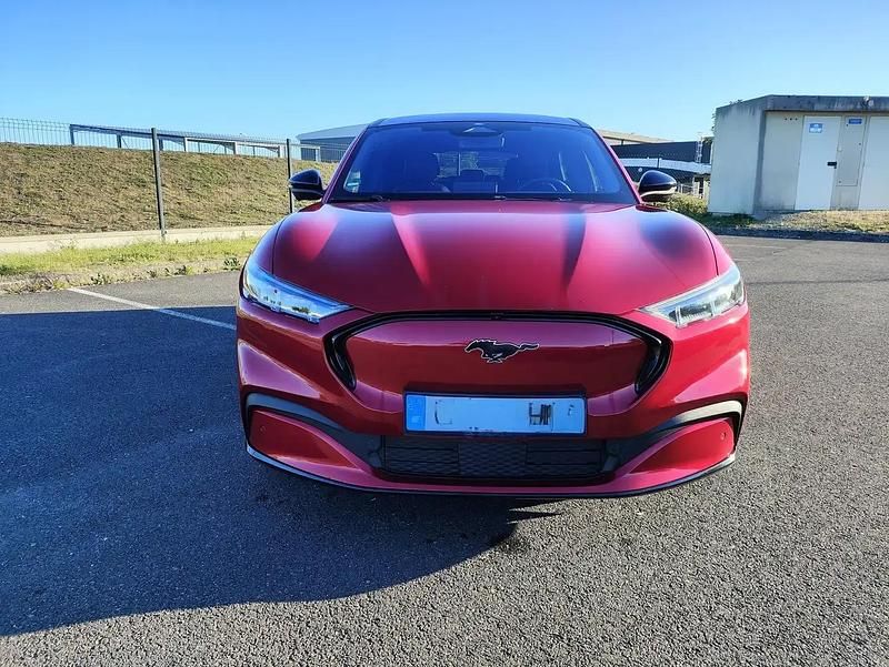 Rouge Utilisé 2021 Ford Mustang Mach-E Premium SUV | 28 500 € - Image 1/4