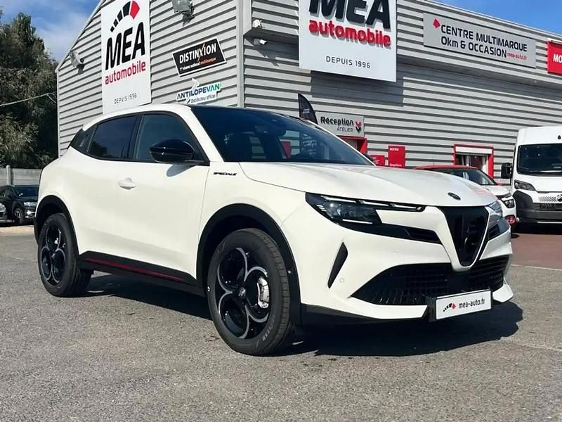 Blanc Nouvelle 2025 Alfa Romeo Junior Edizione Speciale SUV | 30 480 € (Prix juste) - Image 1/4