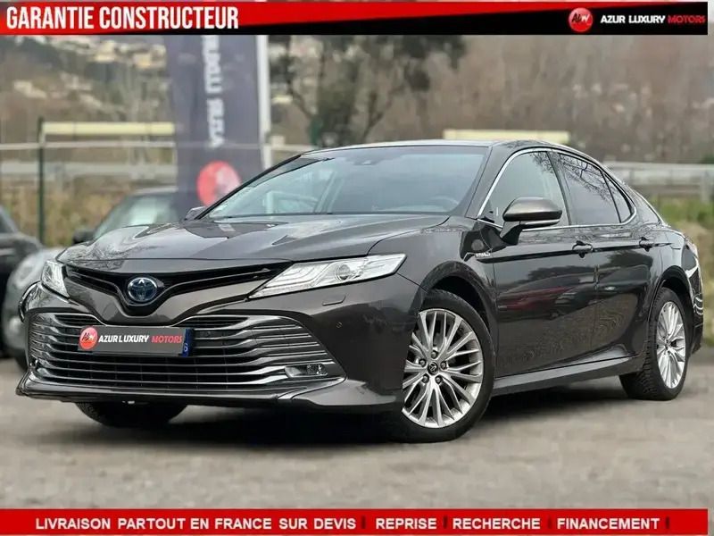 Utilisé 2020 Toyota Camry Design Berline | 28 990 € (Prix juste) - Image 1/4