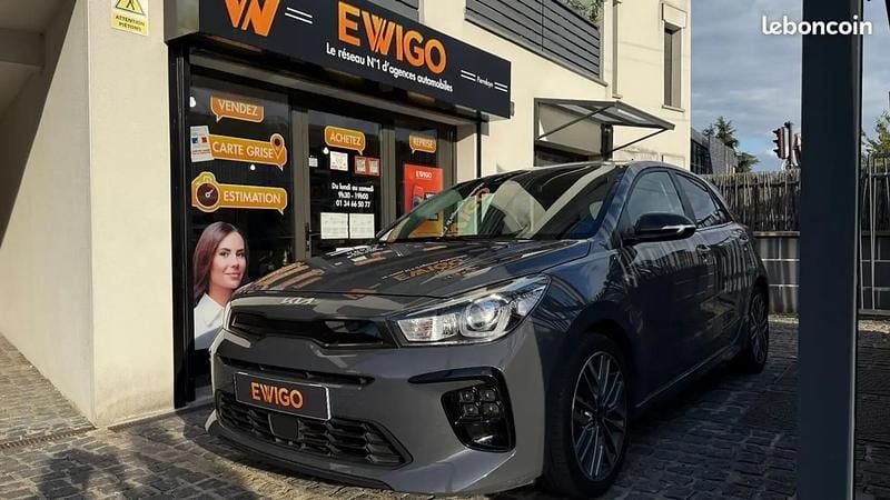 Gris Utilisé 2023 Kia Rio GT-Line Berline | 17 490 € (Prix juste) - Image 1/4