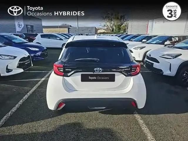 Occasion Toyota Yaris Hybrid Design 2023 Blanc Berline