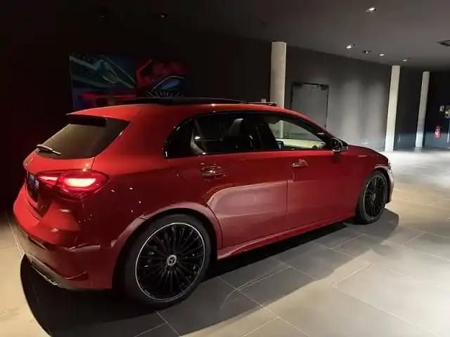 Occasion Mercedes A200 2025 Patagonia red  metallic paint Berline