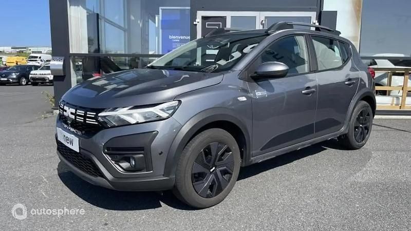 Gris Utilisé 2024 Dacia Sandero Expression Citadine | 16 299 € (Prix juste) - Image 1/4