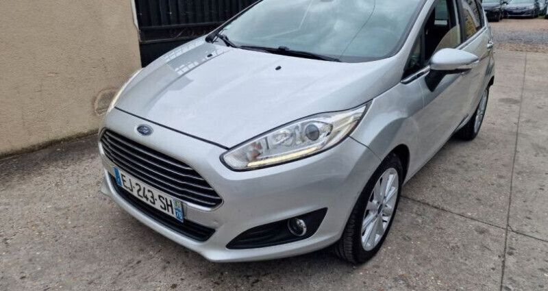 Gris Utilisé 2017 Ford Fiesta Titanium Citadine | 6 750 € (Prix juste) - Image 1/4