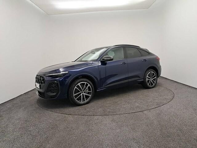 Bleu navarre métallisé Utilisé 2025 Audi Q5 Sportback Design SUV | 83 840 € - Image 1/4