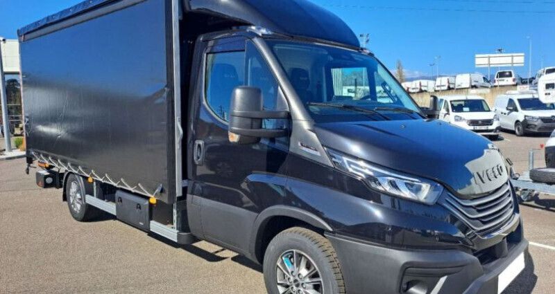 Noir Nouvelle 2025 Iveco Daily Van | 79 080 € (Prix cher) - Image 1/4