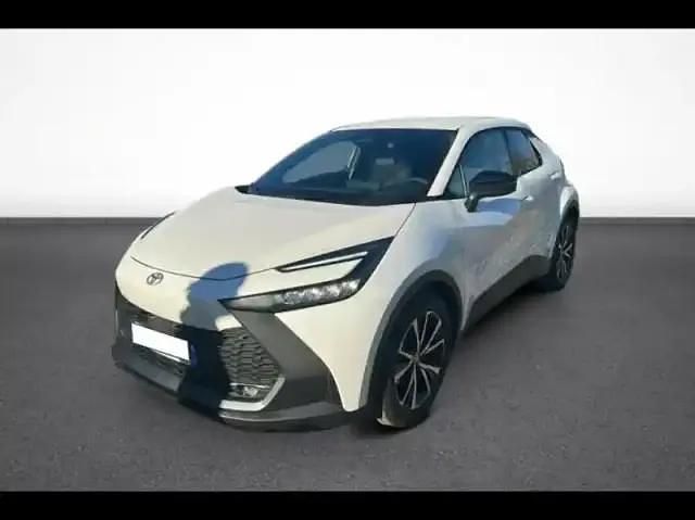 Blanc Nouvelle 2025 Toyota C-HR Design SUV | 33 980 € - Image 1/4