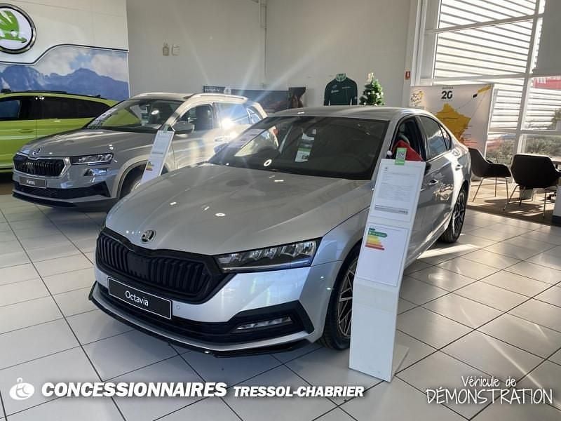 Gris Utilisé 2023 Skoda Octavia SportLine Berline | 32 990 € (Prix juste) - Image 1/4