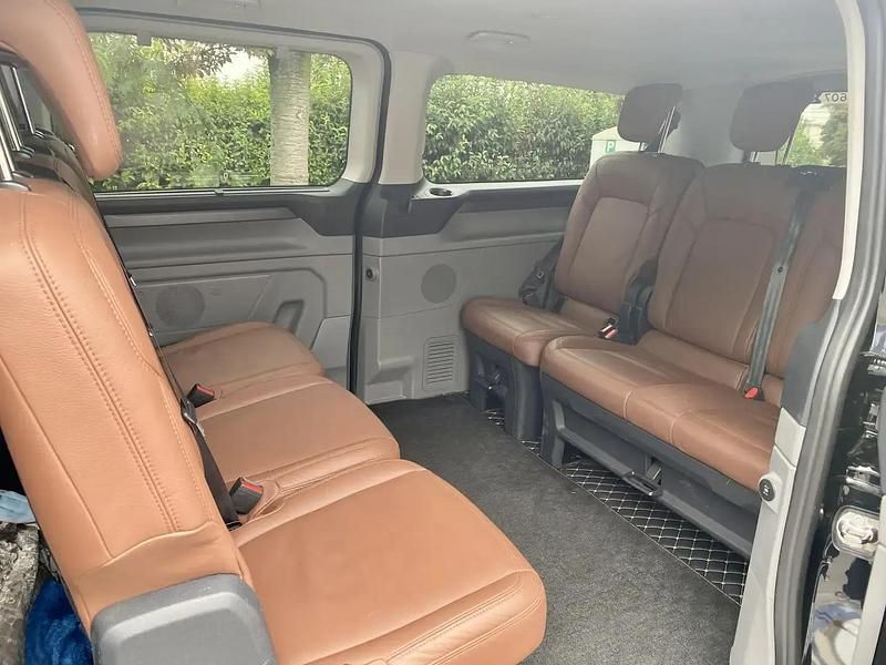 Noir Nouvelle 2025 Ford Tourneo Custom Titanium | 56 900 € - Image 1/4