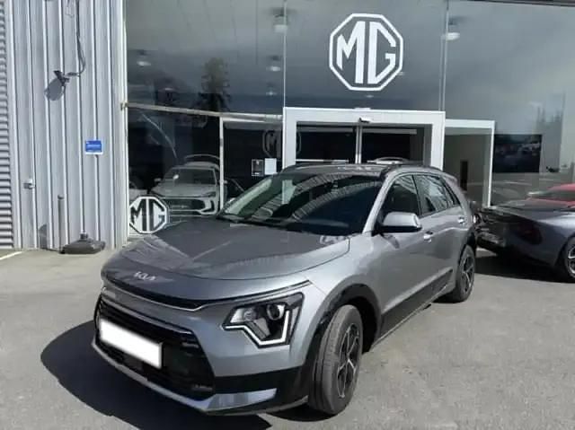 Gris Occasion 2024 Kia Niro Active SUV | 24 490 € (Bon prix) - Image 1/4