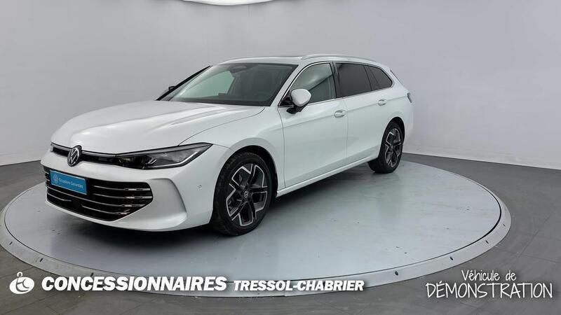 Blanc Utilisé 2024 VW Passat Elegance Coupé | 41 999 € - Image 1/4
