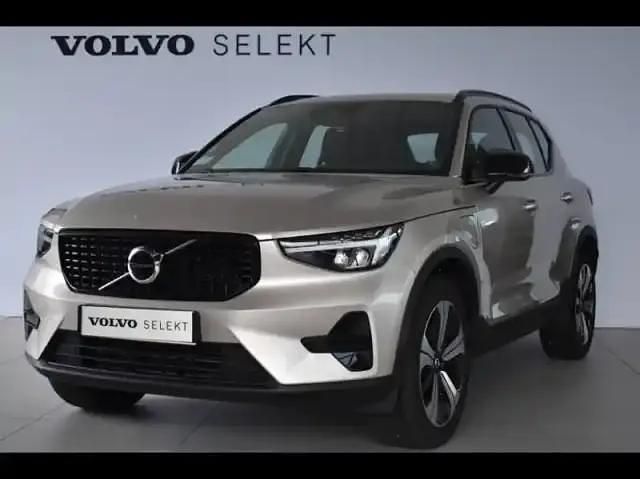 Argent crépuscule métallisé Occasion 2023 Volvo XC40 Plus SUV | 43 900 € - Image 1/4