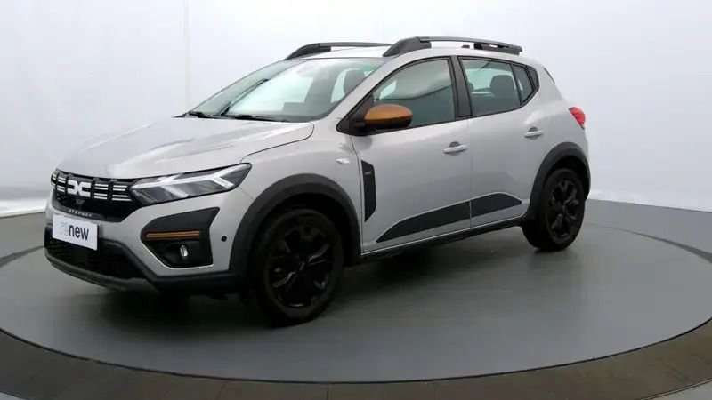 Gris Utilisé 2024 Dacia Sandero Extreme Citadine | 16 290 € (Prix juste) - Image 1/4
