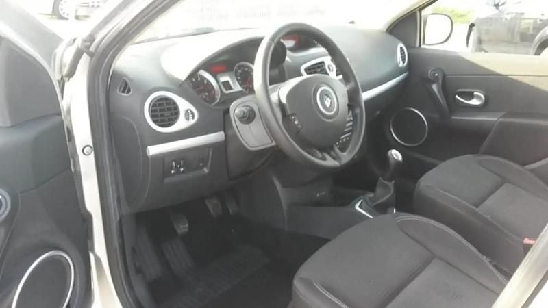 Occasion 2008 Renault Clio II Rip Curl Berline | 2 000 € (Super prix) - Image 1/4