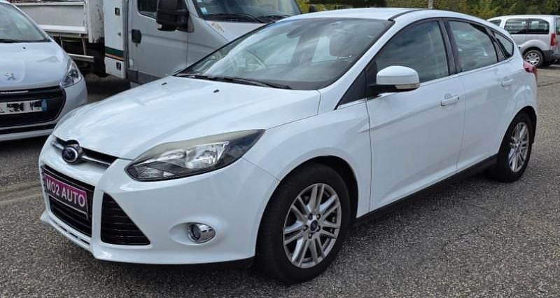 Blanc Utilisé 2013 Ford Focus Titanium Berline | 5 490 € (Bon prix) - Image 1/4