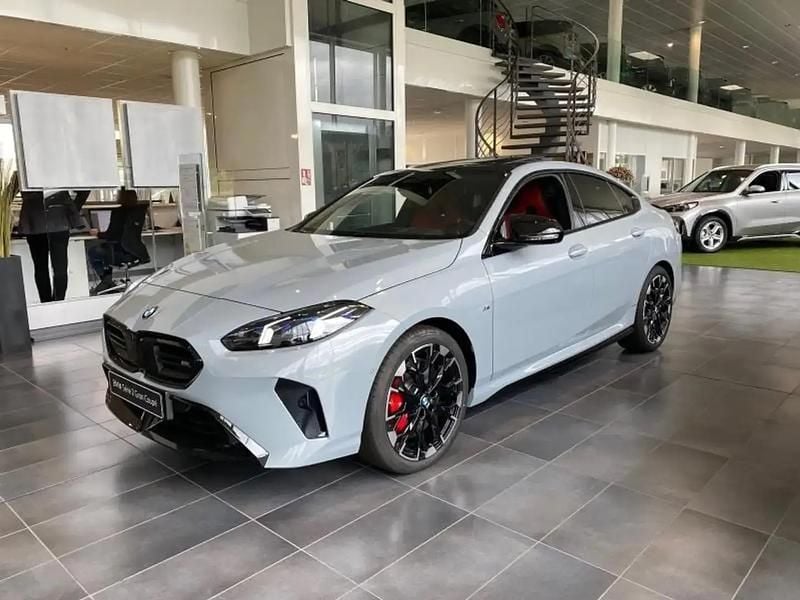 Gris Nouvelle 2025 BMW M235 M Performance Berline | 81 980 € (Prix juste) - Image 1/4