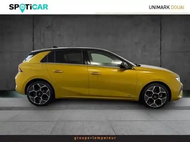 Occasion Opel Astra Ultimate 2024 Jaune kult métallisé/toit noir karbon Berline