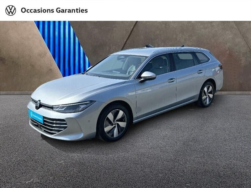 Argente Utilisé 2024 VW Passat Life Break | 36 990 € (Prix assez cher) - Image 1/4