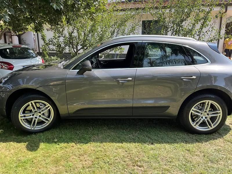Gris Utilisé 2015 Porsche Macan SUV | 23 990 € (Prix assez cher) - Image 1/4