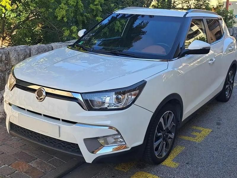 Blanc Utilisé 2016 Ssangyong Tivoli SUV | 13 500 € - Image 1/4