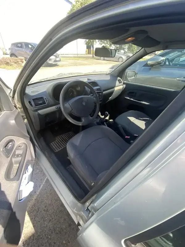 Utilisé 2004 Renault Clio II Authentique Berline | 2 000 € (Prix juste) - Image 1/4