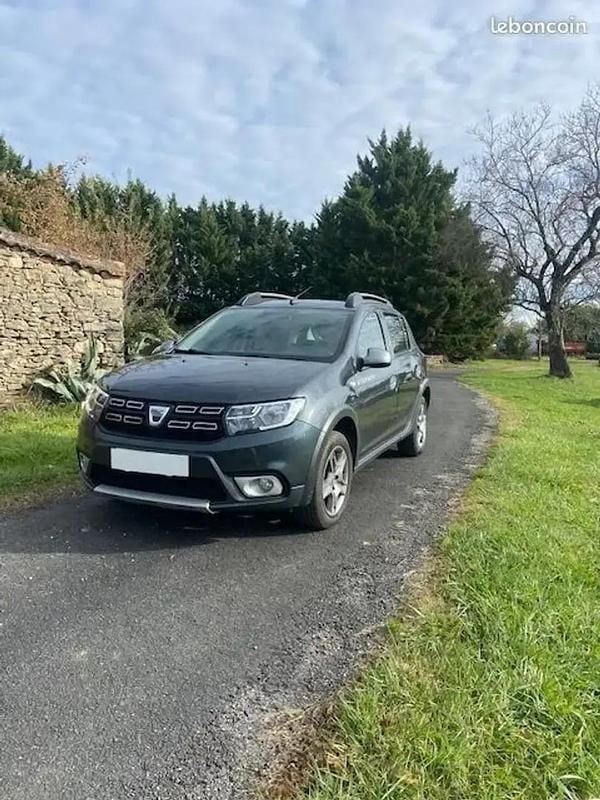 Gris Occasion 2018 Dacia Sandero Stepway Berline | 10 280 € (Prix juste) - Image 1/4