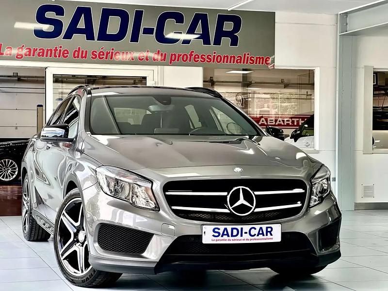 Gris Utilisé 2016 Mercedes GLA180 AMG line SUV | 16 990 € (Prix juste) - Image 1/4